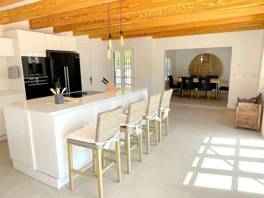Apartment Strandnahe Mit Pool, Wifi, Klima, Heizung, Tischtennis, Trampolin In *