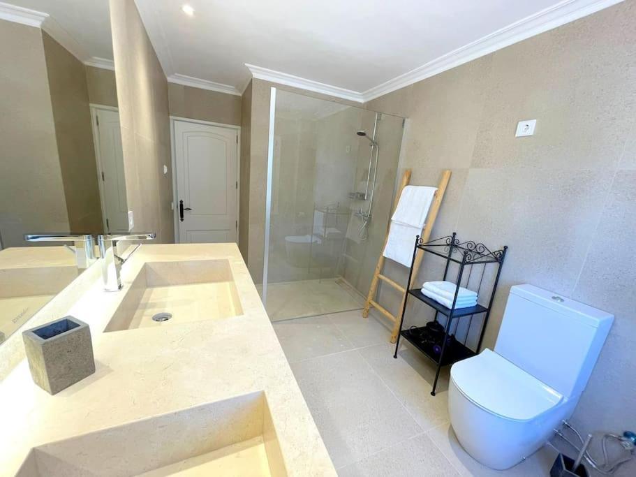 Apartment Strandnahe Mit Pool, Wifi, Klima, Heizung, Tischtennis, Trampolin In *